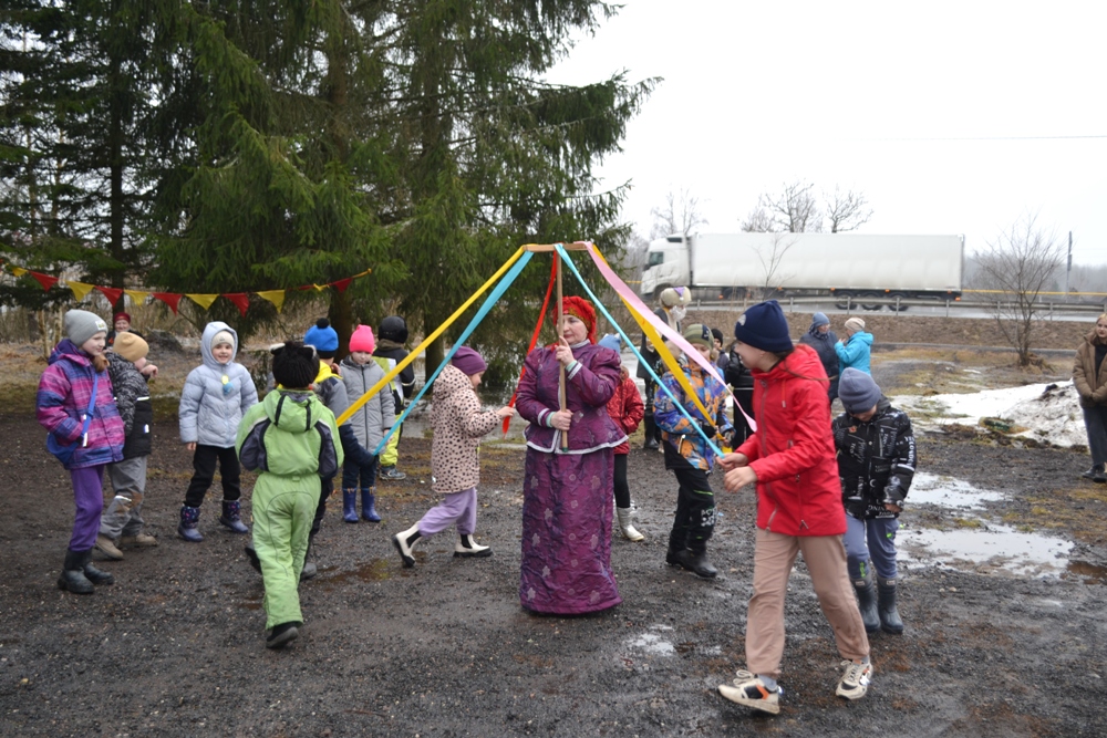 Весело и задорно прошли традиционные народные гуляния на территории Трегубовского сельского поселения, посвященные проводам Зимы..